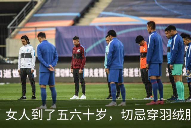 女人到了五六十岁，切忌穿羽绒服、棉服，换成这些会更时髦又保暖